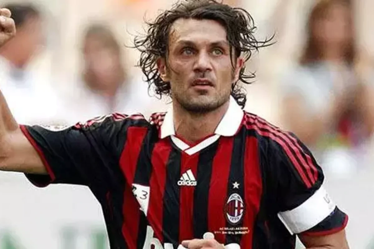 PAOLO MALDİNİ HALA AKTİF FUTBOL OYNUYORDU