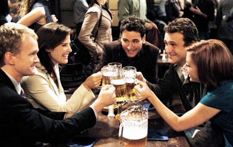 How I Met Your Mother evreninde hangi karakter sensin? MacLaren’s’ta masan hazır!